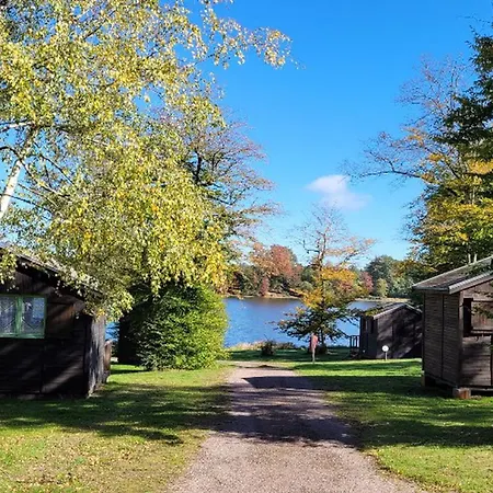 Camping Confortable Avec Terrasse Pour 2 Personnes - Api-1-52-875 *